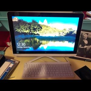 HP 22” All In One Touchscreen PC